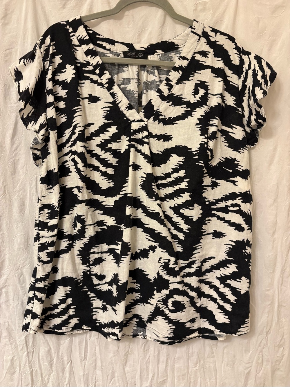 Rachel Zoe sleeveless top. Size 2X.